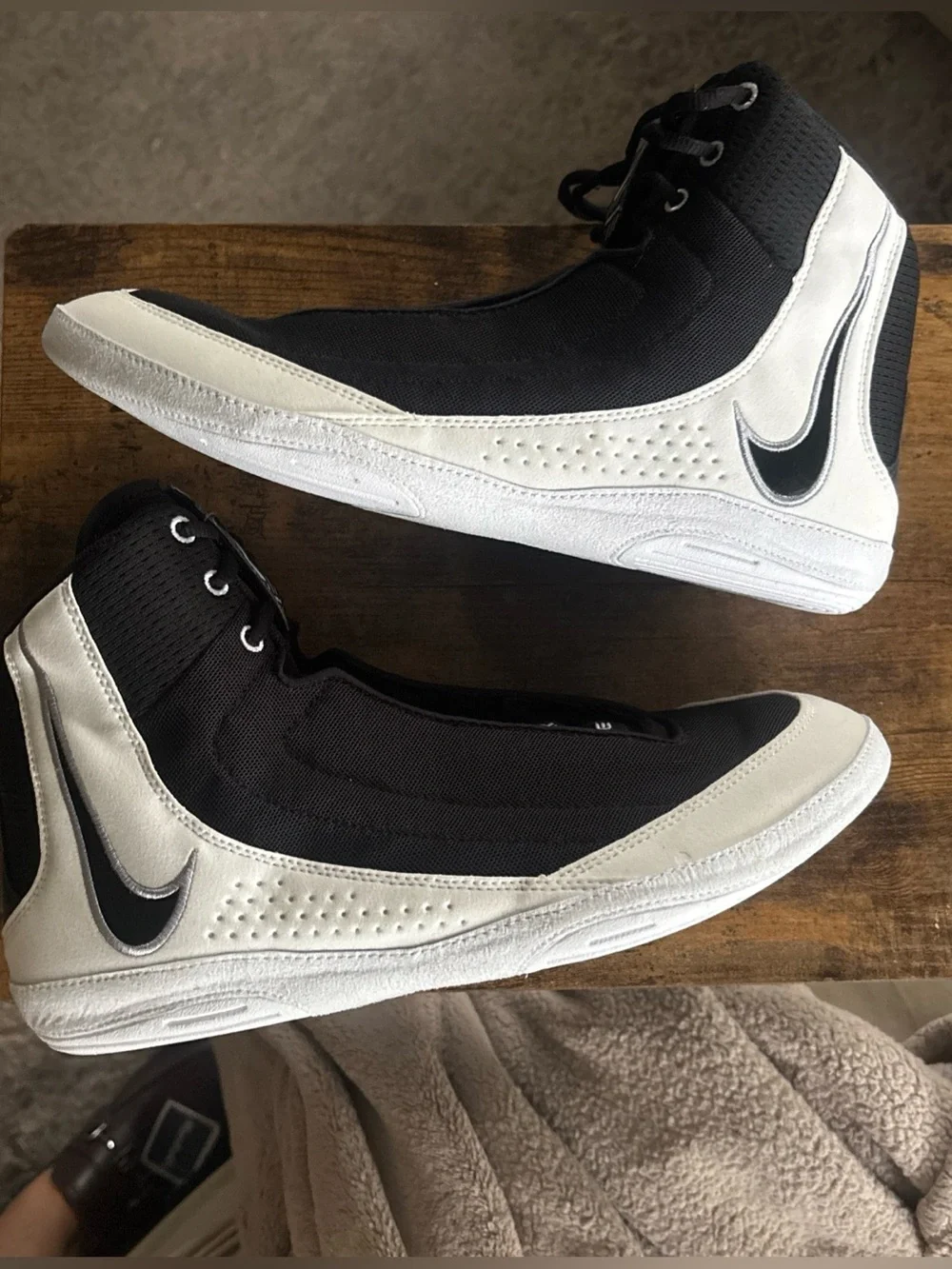 Size 13 Nike Inflict 4 Mens Wrestling Shoes Black White NWOT missing insoles